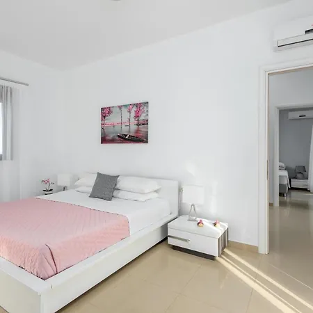 Villa Aggelina *