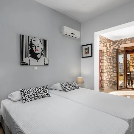 Aggelina Villa *